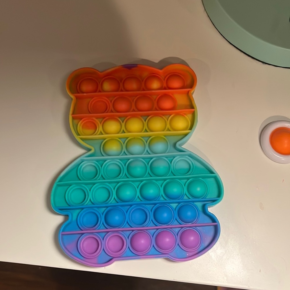 Gummy bear pop it
